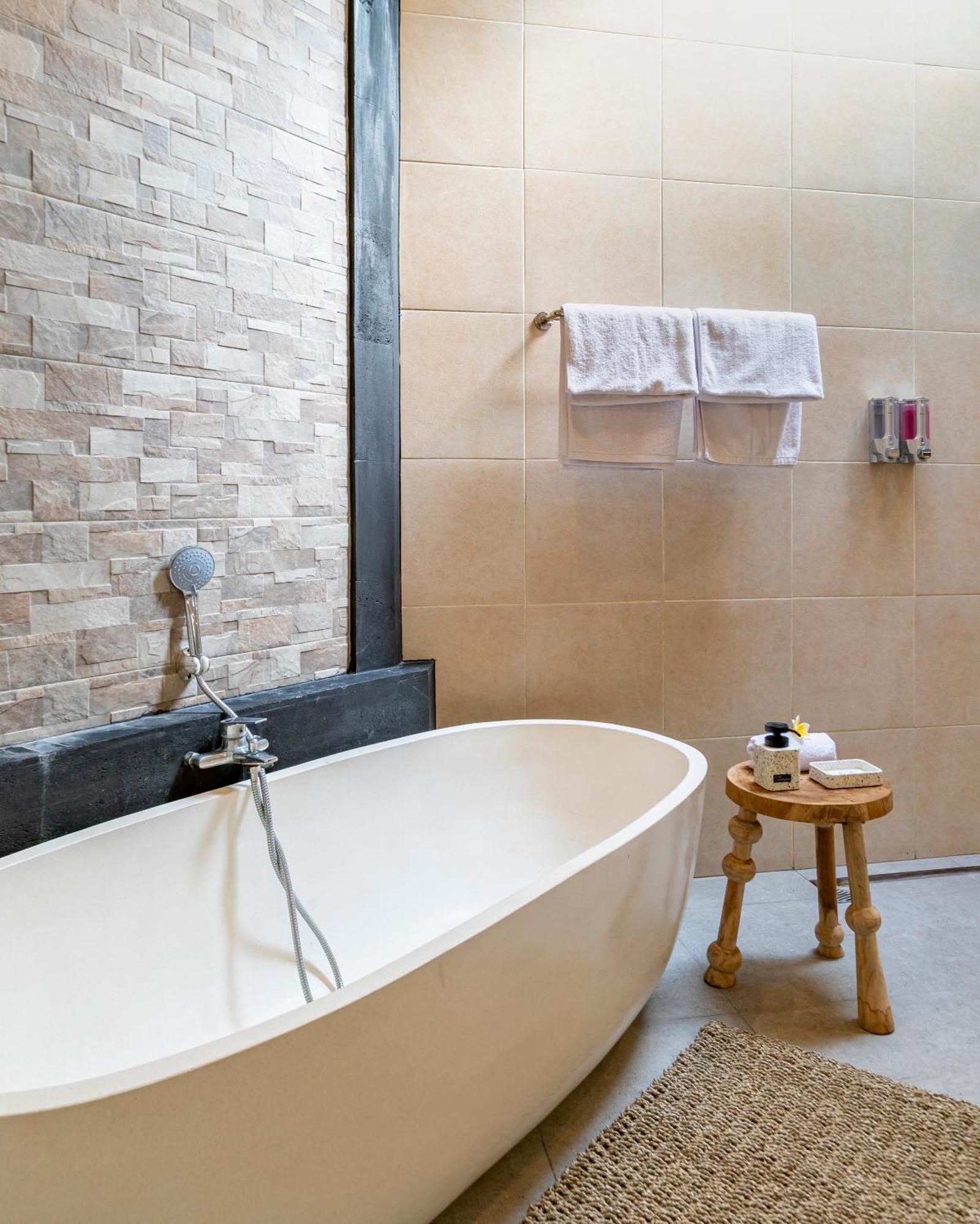 Villa Viona 3 - 3 Bdr Villa, Walk To The