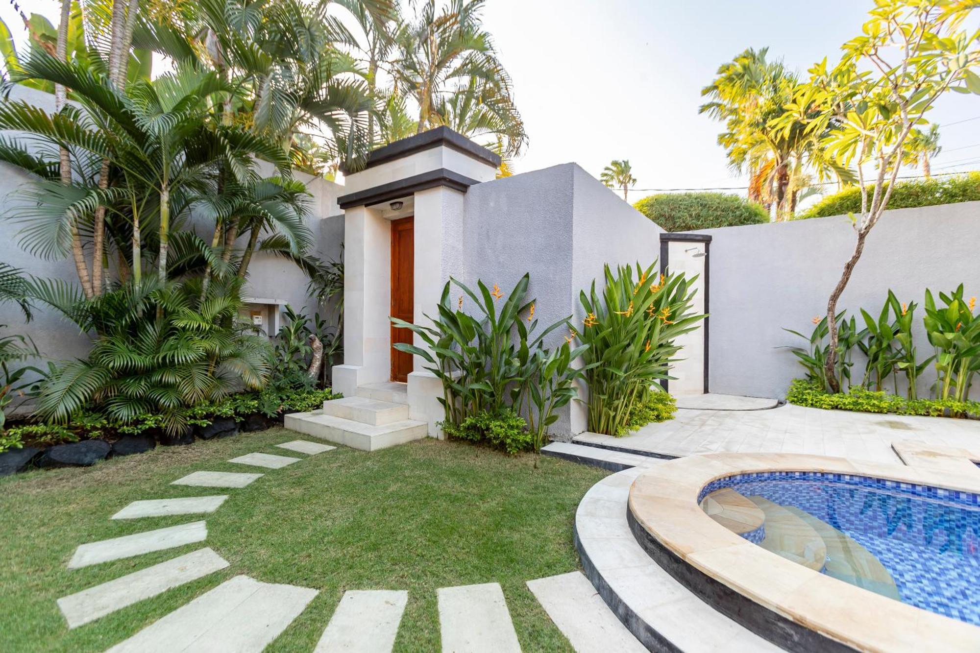 Viona 3 - 3 Bdr Villa, Walk To The * Seminyak (Bali)
